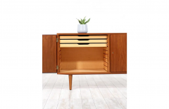 Carlo Jensen Mid Century Modern Teak Credenza by Carlo Jensen for Hundevad - 2433660