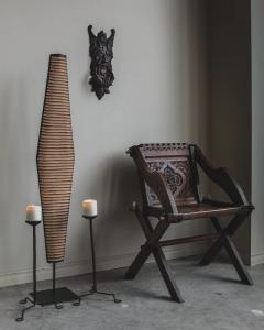 Carved Glastonbury Chair - 3469548
