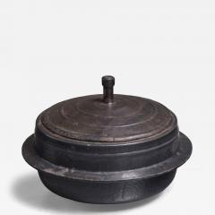Cast iron pot with lid - 4709886