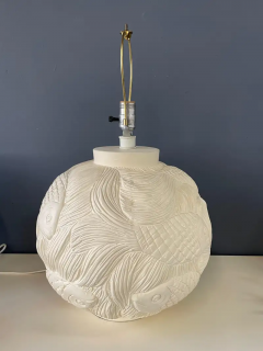 Ceramic Incised Bulbous Table Lamp with Japanese Swimming Fish Motif Mid Century - 2556082