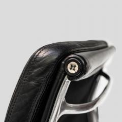 Charles Eames Charles Eames design soft pad for Vitra black leather chair - 4415360