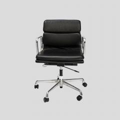 Charles Eames Charles Eames design soft pad for Vitra black leather chair - 4415363