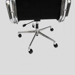 Charles Eames Charles Eames design soft pad for Vitra black leather chair - 4415367