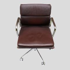 Charles Eames Charles Eames design soft pad for Vitra brown leather chair - 4277426