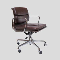 Charles Eames Charles Eames design soft pad for Vitra brown leather chair - 4278964