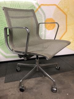 Charles Eames Eames for Herman Miller Aluminium Group Chair in Gray Mesh - 741399