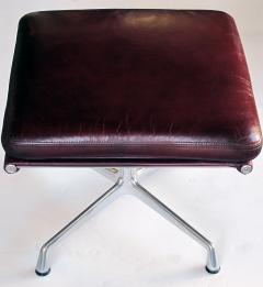 Charles Eames Eames for Herman Miller Executive Soft Pad Tilt swivel Lounge Chair and Ottoman - 1974160