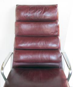 Charles Eames Eames for Herman Miller Executive Soft Pad Tilt swivel Lounge Chair and Ottoman - 1974161