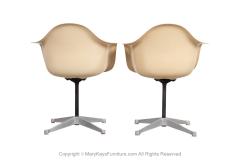 Charles Eames Pair Bucket Fiberglass Swivel Chairs Charles Eames for Herman Miller - 3949900