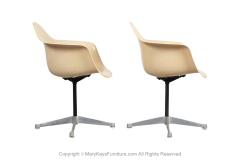 Charles Eames Pair Bucket Fiberglass Swivel Chairs Charles Eames for Herman Miller - 3949901