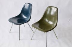 Charles Eames Pair of Charles Eames Shell Chairs with Lounge Base - 556537