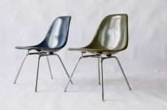 Charles Eames Pair of Charles Eames Shell Chairs with Lounge Base - 556539