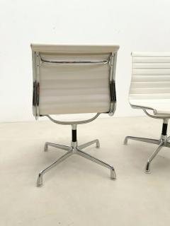 Charles Eames Pair of White Vegan Leather Desk Chairs by Charles Eames for Herman Miller - 2729112