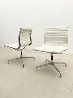 Charles Eames Pair of White Vegan Leather Desk Chairs by Charles Eames for Herman Miller - 2729120