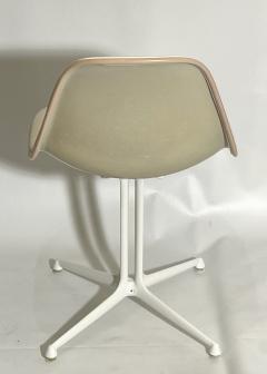 Charles Eames Series of six chairs by Charles Eames Editions Herman Miller USA circa 1961 - 4433419