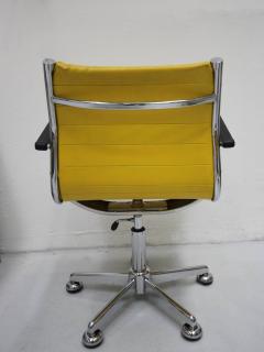 Charles Eames Ten 1950s chairs in the style of Charles Eames - 918371