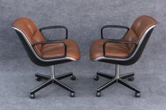 Charles Pollock Pair of Charles Pollock for Knoll Arm or Desk Chairs in Brown Leather Black - 3511439