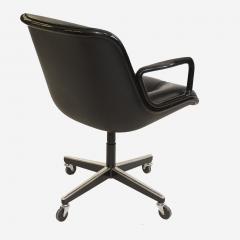 Charles Pollock Vintage Knoll Pollock Swivel Chair in Black Leather Matte Black Frame - 2621246