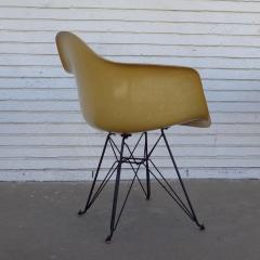 Charles Ray Eames 1 Herman Miller Eames Fiberglass Shell DAR Eiffel Base - 2734996