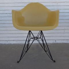 Charles Ray Eames 1 Herman Miller Eames Fiberglass Shell DAR Eiffel Base - 2735003