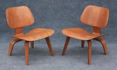 Charles Ray Eames 1940s Pair of Early Charles Eames for Herman Miller LCW Lounge Chairs in Oak - 3605384