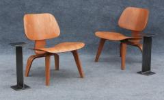 Charles Ray Eames 1940s Pair of Early Charles Eames for Herman Miller LCW Lounge Chairs in Oak - 3605428