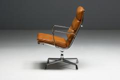 Charles Ray Eames EA216 Soft Pad Chair by Charles and Ray Eames USA 1969 - 4529852