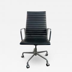 Charles Ray Eames Eames Aluminum Group Executive Chair in Black Leather - 3955737