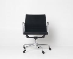 Charles Ray Eames Eames Aluminum Group Management Chair - 4440421