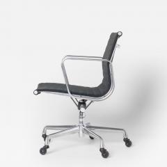 Charles Ray Eames Eames Aluminum Group Management Chair - 4440606