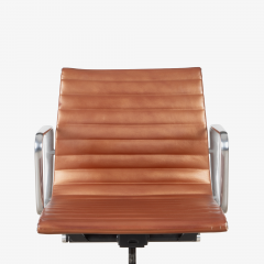 Charles Ray Eames Eames Aluminum Group Management Chair in Copper Edelman Leather by Herman Miller - 3430041