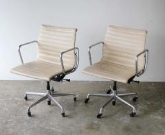 Charles Ray Eames Eames Chairs for Herman Miller Aluminum Group Management Series 12 Available - 1860637