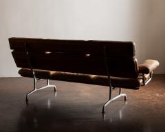 Charles Ray Eames Eames ES 108 Sofa in Gorgeous Carmel Patinated Leather and Walnut 1980s - 3814055