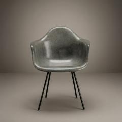 Charles Ray Eames Eames Herman Miller DAX Arm Chair in Elephant Gray Fiberglass - 4537178