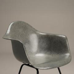 Charles Ray Eames Eames Herman Miller DAX Arm Chair in Elephant Gray Fiberglass - 4537182