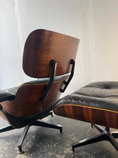 Charles Ray Eames Eames Lounge Chair and Ottoman in Rosewood and Black Leather 3rd Generation - 3831391