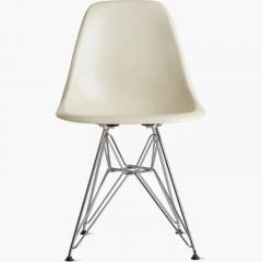 Charles Ray Eames Eames Molded Fiberglass Side Chair White - 3697661