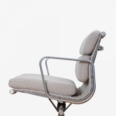 Charles Ray Eames Eames Soft Pad Low Back Management Chair in Fabric for Herman Miller - 1945155