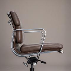 Charles Ray Eames Eames Soft Pad Management Chair by Herman Miller in Chocolate Brown Leather - 4660280