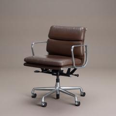 Charles Ray Eames Eames Soft Pad Management Chair by Herman Miller in Chocolate Brown Leather - 4662011