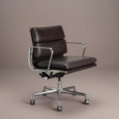 Charles Ray Eames Eames Soft Pad Management Chairs in Espresso Leather by Herman Miller - 4728737
