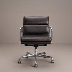 Charles Ray Eames Eames Soft Pad Management Chairs in Espresso Leather by Herman Miller - 4728738