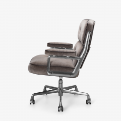 Charles Ray Eames Eames Time Life Executive Chair in Mohair Leather for Herman Miller - 2845561
