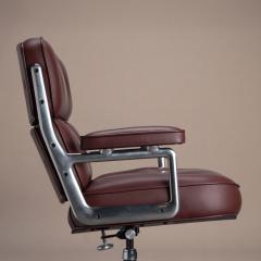 Charles Ray Eames Eames Time Life Executive Chair in Original Bordeaux Leather by Herman Miller - 4730290