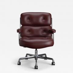 Charles Ray Eames Eames Time Life Executive Chair in Original Bordeaux Leather by Herman Miller - 4730681
