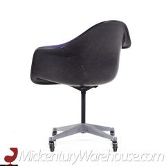 Charles Ray Eames Eames for Herman Miller Mid Century Purple Padded Fiberglass Swivel Office Chair - 3684192