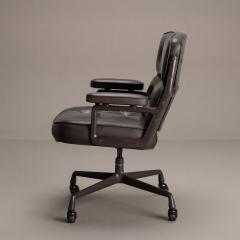 Charles Ray Eames Eames time Life Executive Chair by Herman Miller in Brown Leather Brown Frame - 4657267
