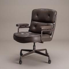 Charles Ray Eames Eames time Life Executive Chair by Herman Miller in Brown Leather Brown Frame - 4657268