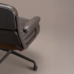 Charles Ray Eames Eames time Life Executive Chair by Herman Miller in Brown Leather Brown Frame - 4657274