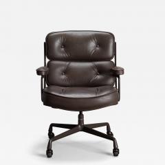 Charles Ray Eames Eames time Life Executive Chair by Herman Miller in Brown Leather Brown Frame - 4659323
